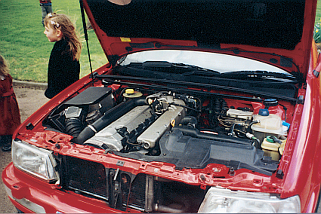 Audi_S2-Avant_Quattro_engine_bay